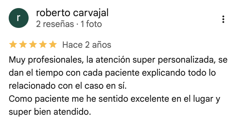 Captura de la reseña de Google de Roberto Carvajal